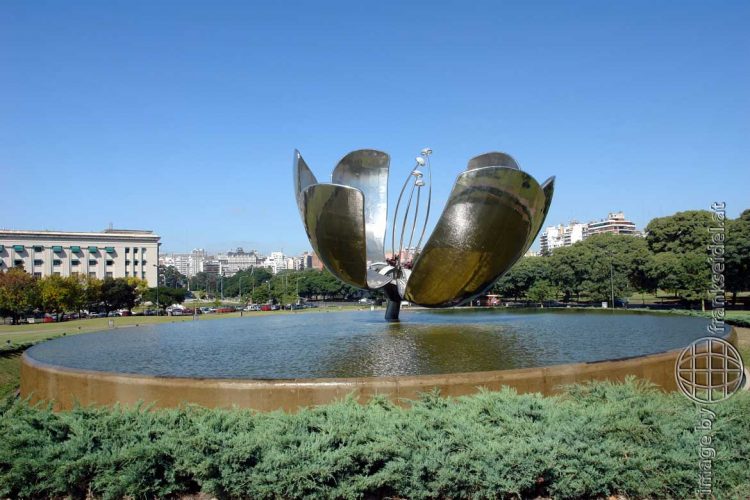 Bild: Floralis Generica in Buenos Aires - Reiseblog von Frank Seidel