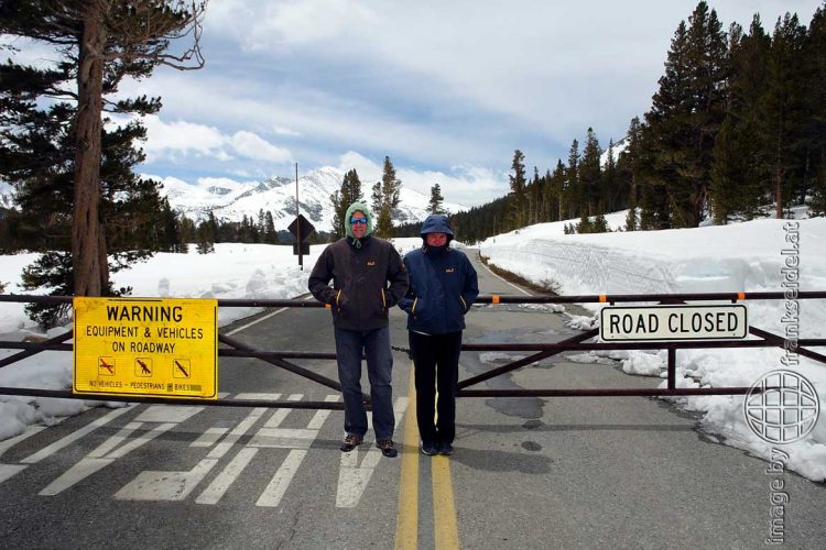 Bild: Christine und Frank am gesperrten Tioga Pass, Yosemite - Reiseblog von Frank Seidel