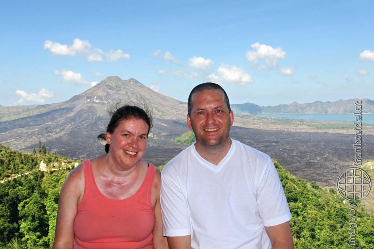 Bild: Christine Schirk und Frank Seidel am Vulkan Batur auf Bali - Reiseblog von Frank Seidel
