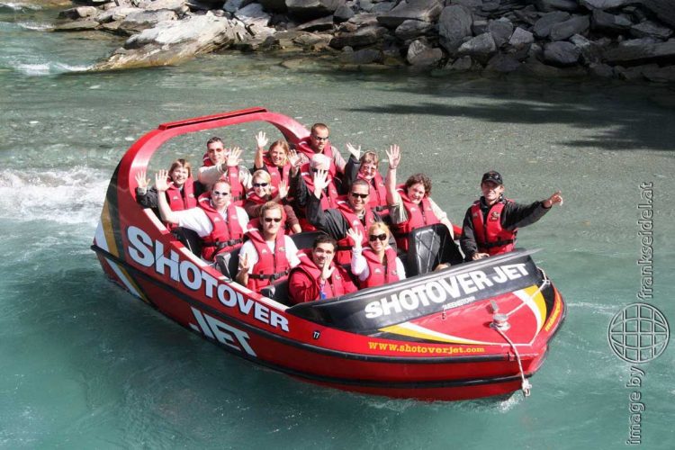 Bild: Frank Seidel auf dem ShotOver Speedboot, Neuseeland - Reiseblog von Frank Seidel